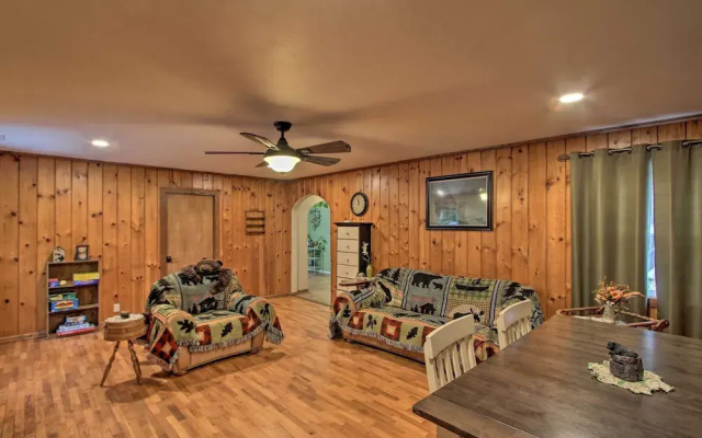 Packwood Getaway w/ Game Room, Grill & Patio