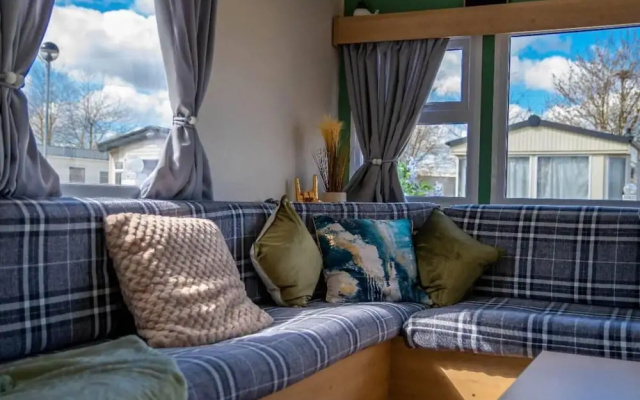Tattershall Lakes Private Hot Tub Lodge - Sleeps 6