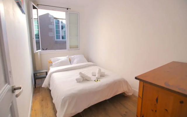 Rustic Flat in the Heart of Bayonne
