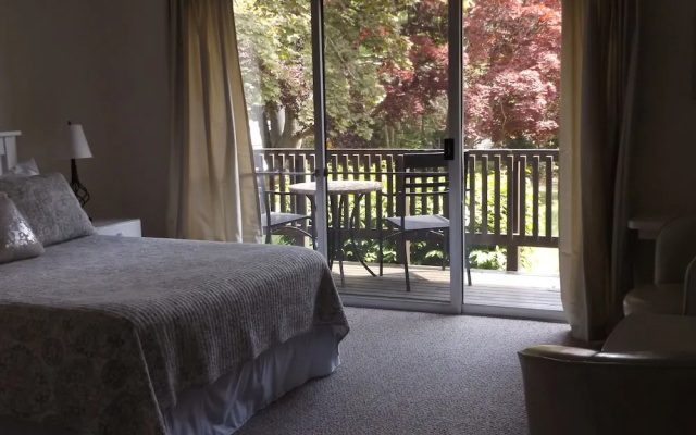 Dering Harbor Inn