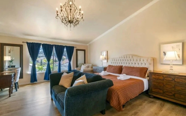 Marbella Lane - Revitalizing Getaway w Pool
