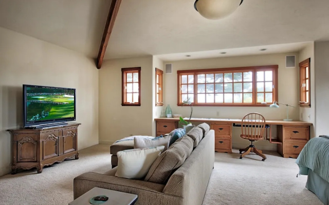 3718 Ocean Crest