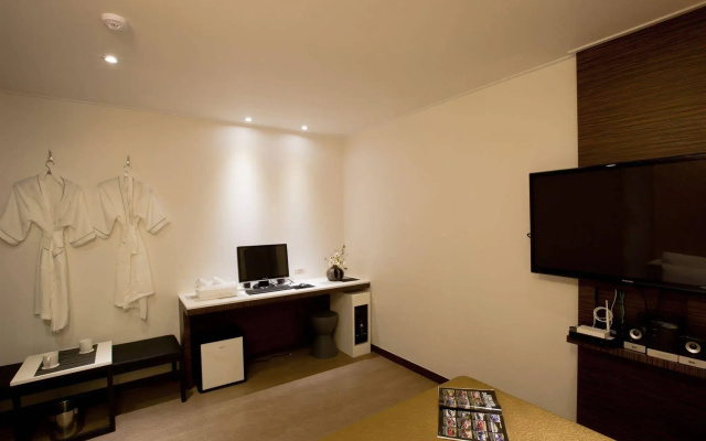 EZ Hotel