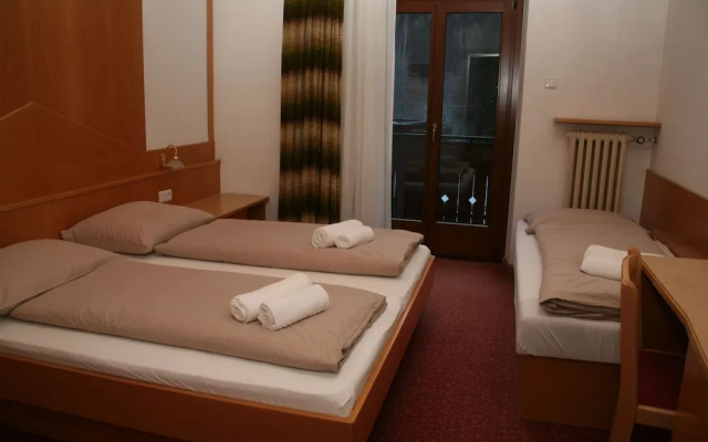 Hotel & Camping Gisser