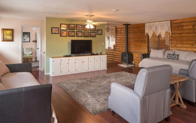 Quarter Horse Lodge
