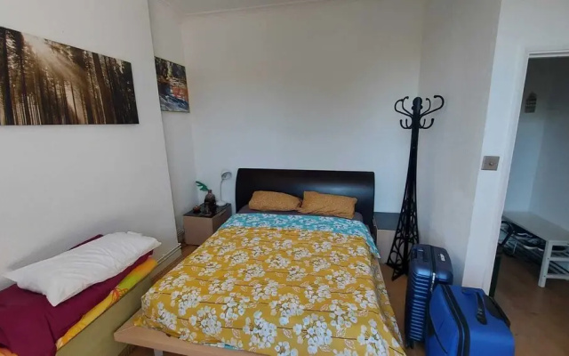 Extra Large One Bedroom Flat With Parking