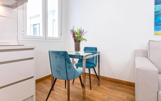 Modern 1 BD Apartment in the City Center Recaredo VII