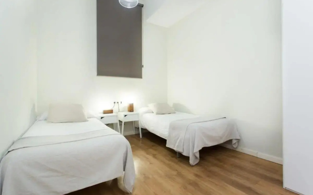 Bright and modern 4bedroom with terrace in Las Ramblas P1