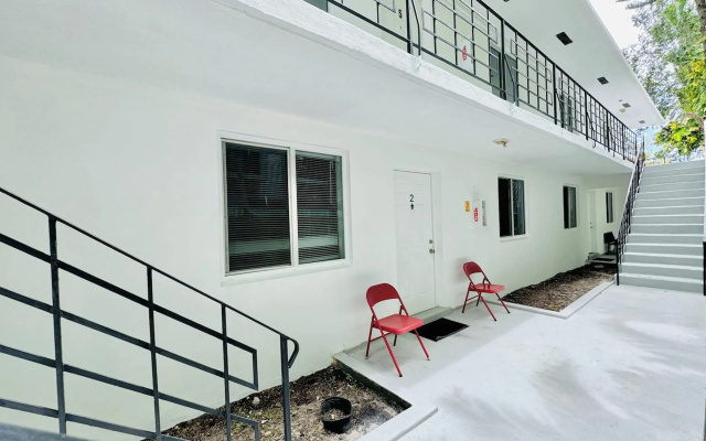 NEW Top Location King bed Free Parking