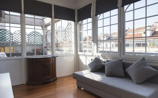 Bright Terrace Apartment in University District