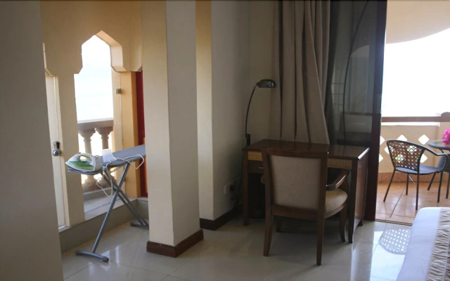 Eden Beach Resort
