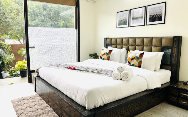 Bluo Classic - 2 Bhk Dlf Golf Course - Balcony, Lift