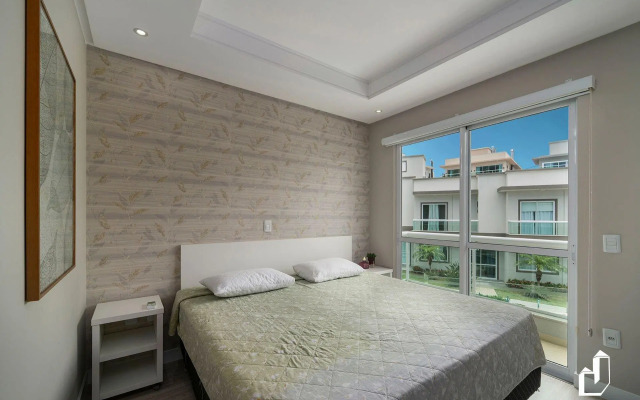 Duplex com piscina à beira mar e 03 suítes