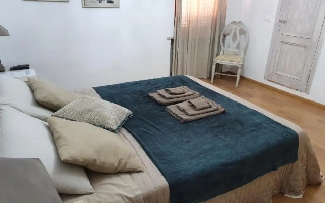 DAGO Farmhouse