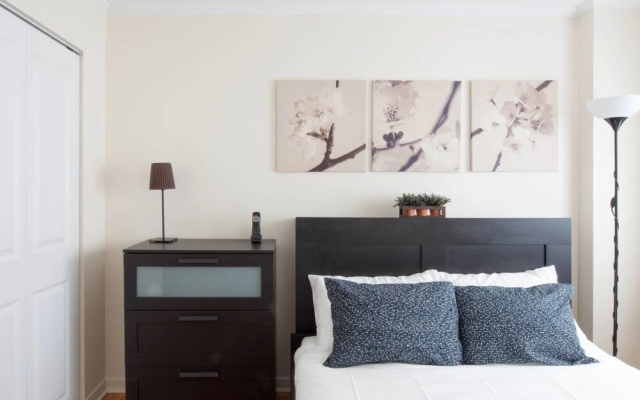 Slick 1BR Right Downtown by Namastay