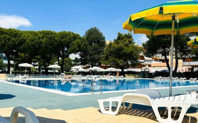 Bright Flat With Pools