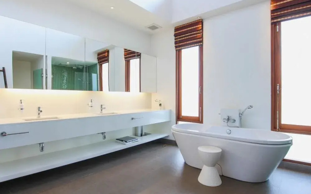 Pranaluxe Pool Villa Unit B9