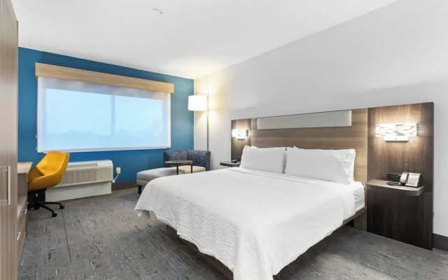 Holiday Inn Express & Suites Waco Downtown