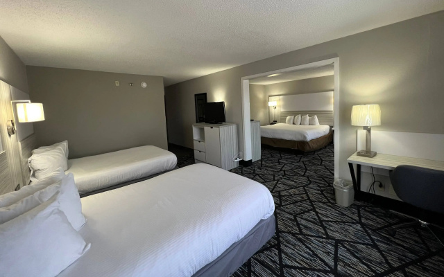 Baymont Inn & Suites Peoria