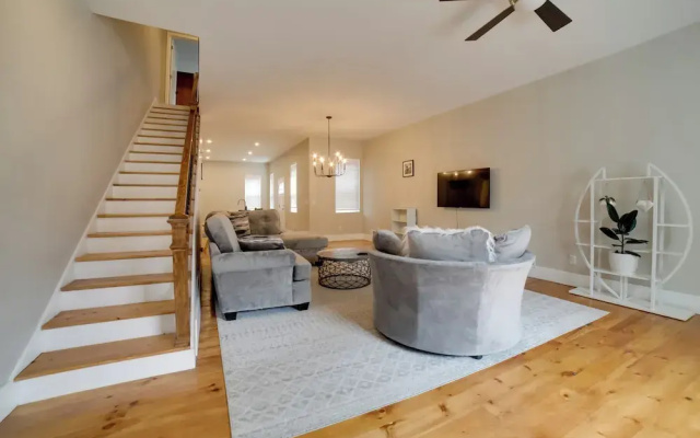 Well-appointed Pittsburgh Home: 1 Mi to Dtwn!