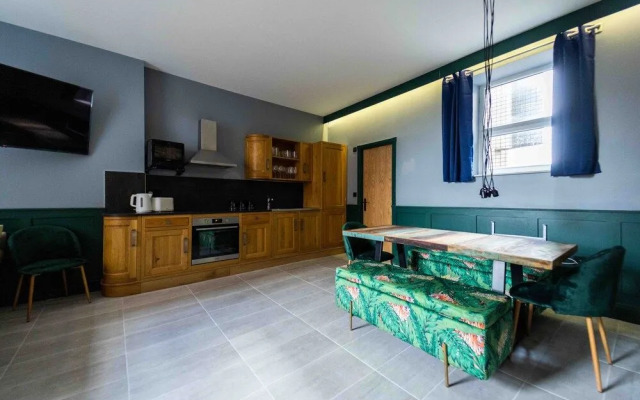 Bullseye Bunk House by Sasco