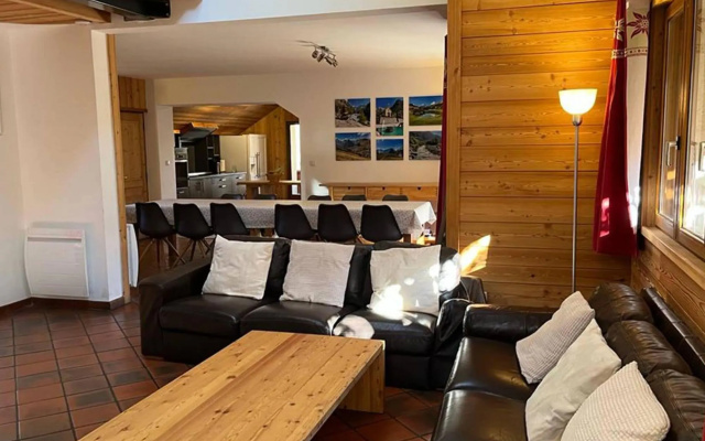 Spacious 16-person chalet with five bedrooms in Les Deux Alpes