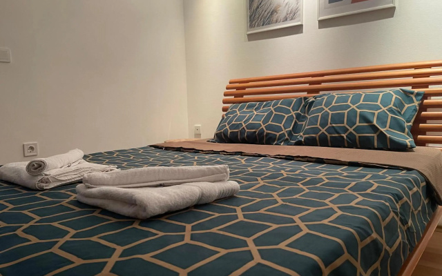 Cozy Duplex Apartment ~ Free Parking