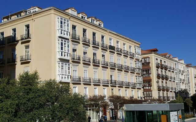 Отель Art Suites Santander вид на фасад
