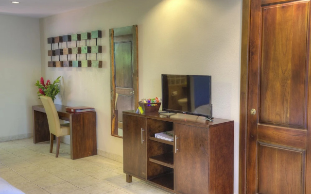 Pumilio Mountain & Ocean Hotel
