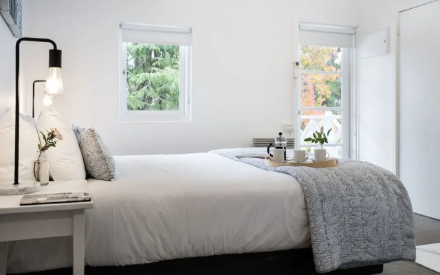 Lake Daylesford Apartments 2A