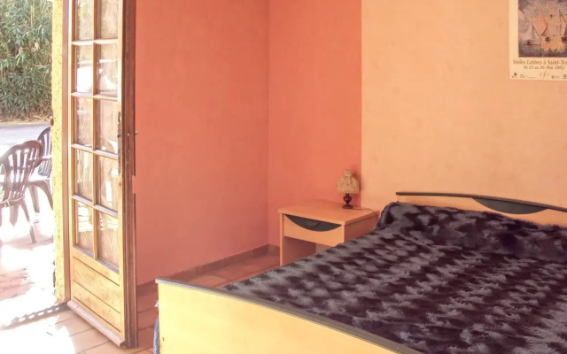 Apartment With 2 Bedrooms in Cavalaire-sur-mer, With Enclosed Garden -