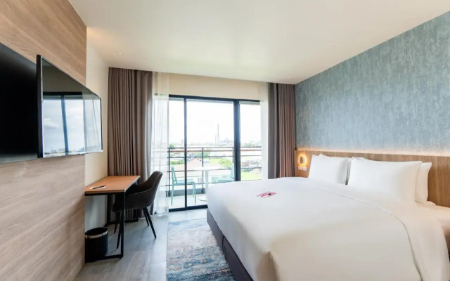 Отель Tara Bangkok Riverside