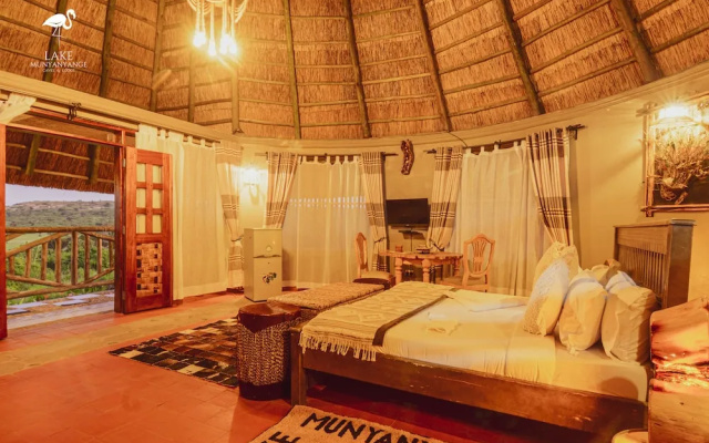 Lake Munyanyange Caves Lodge