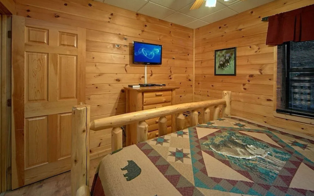 Boulder Bear Lodge 355 - Three Bedroom Cabin