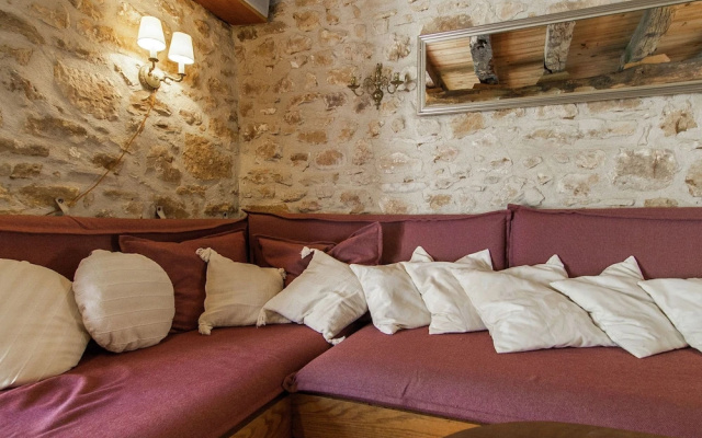 Spacious Farmhouse with private garden in Saint-Cybranet
