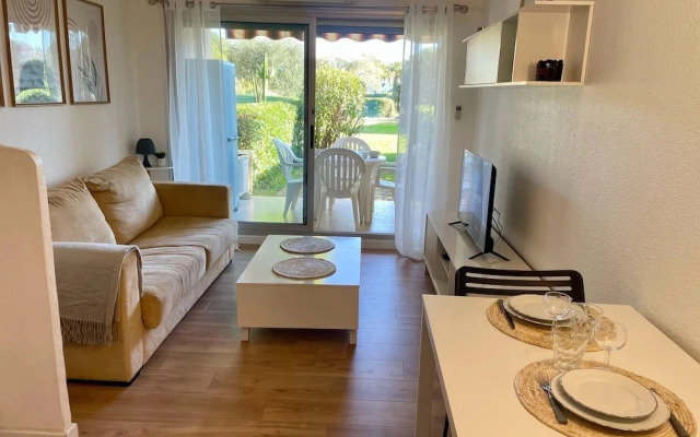 Apartment With Garden and Pool Access