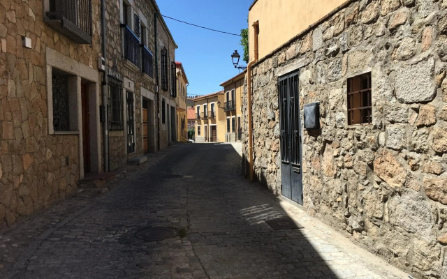Casa del Puente junto a la muralla