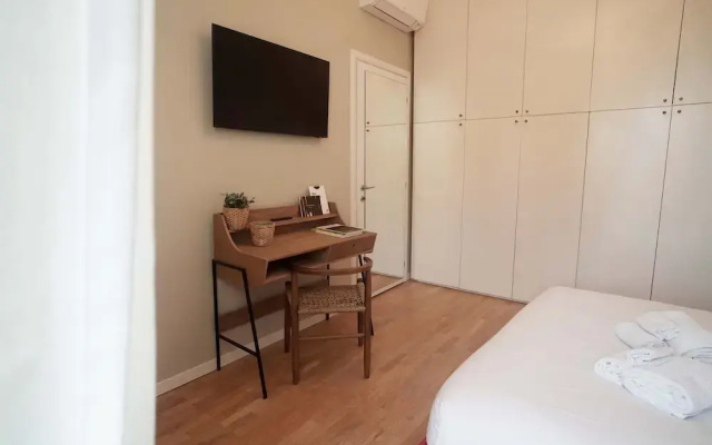 Elegant apt in Historical Building