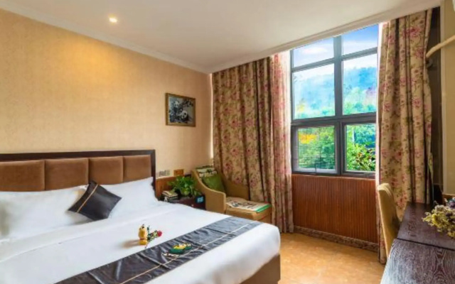 Qingcheng Panda Hotel