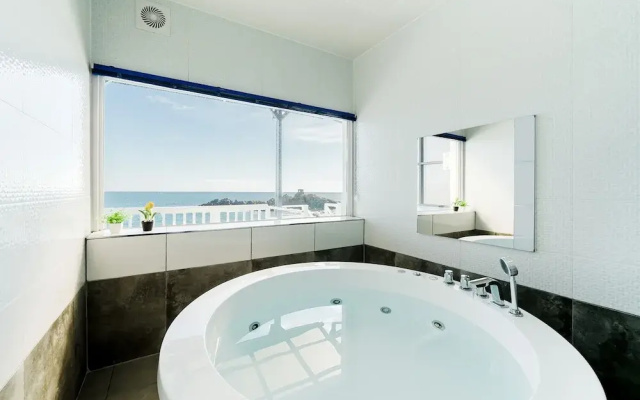 Yeongdeok Searest Poolvilla