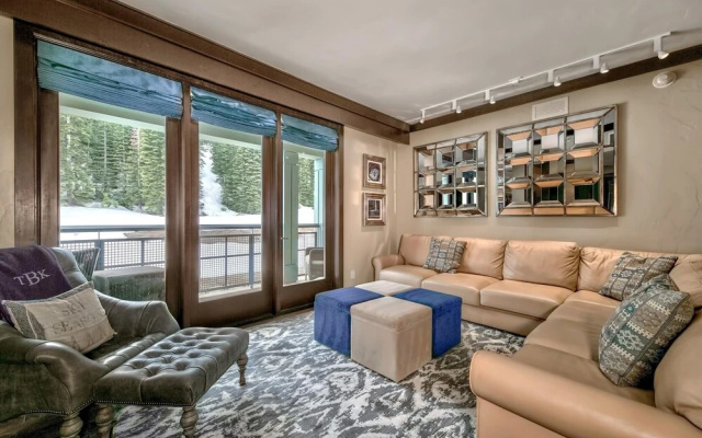 Huge 3 Bedroom  At Northstar | Sleeps 10 Condo by RedAwning