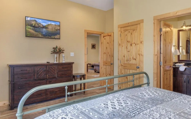 Hello Smokys by Jackson Mountain Rentals