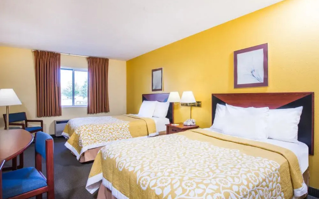 Days Inn By Wyndham Milan Sandusky South