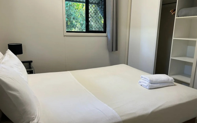 Tropical Hibiscus Caravan Park