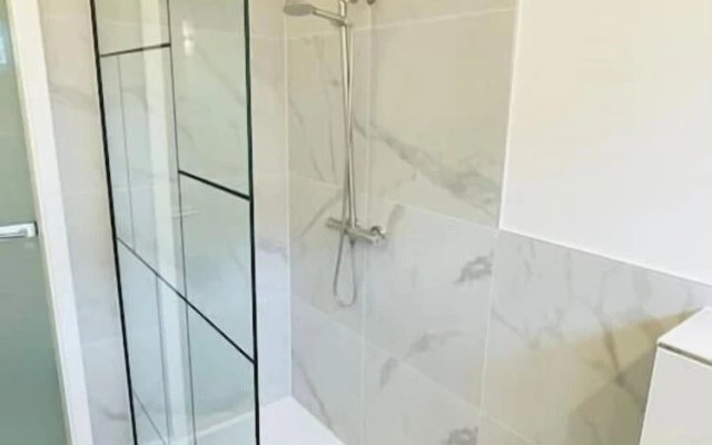 3 bedrooms in Center Terrace & Parking