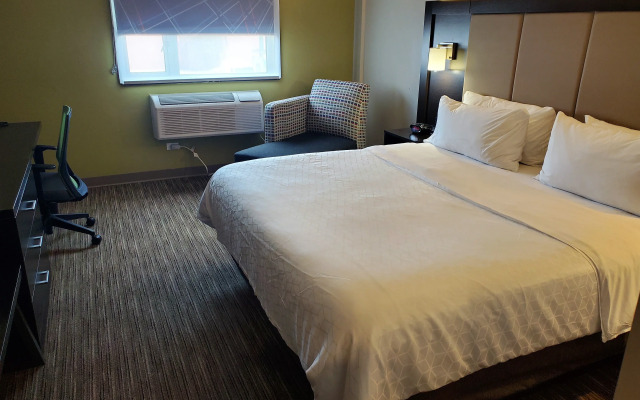 Holiday Inn Express Maspeth by IHG