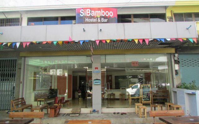 Sibamboo Hostel & Bar Бангкок вид на фасад