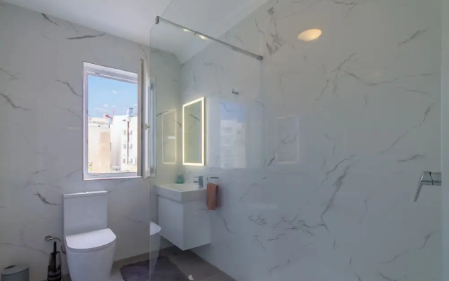 A Sunny Penthouse Modern 2 bdr - Sliema