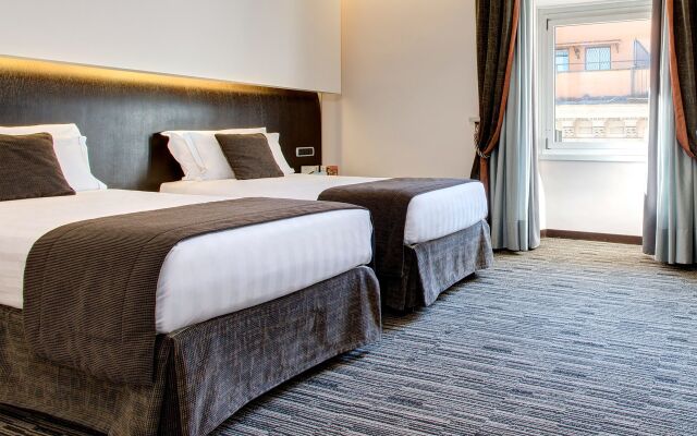 Best Western Plus Hotel Universo вид на фасад