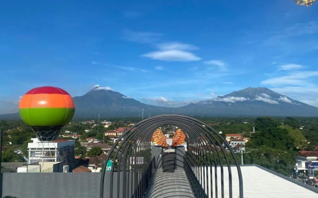 Maxonehotels Loji Kridanggo